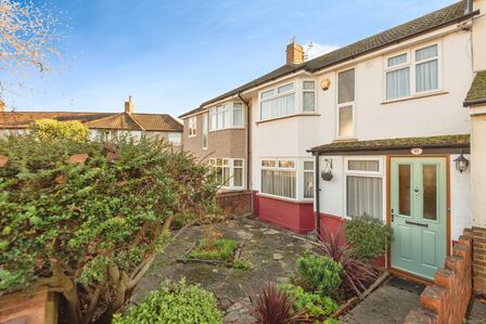 Hall Farm Drive, 3 bedroom Mid Terrace House for sale, £550,000