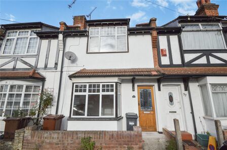 Hounslow Gardens, 3 bedroom Mid Terrace House to rent, £2,300 pcm