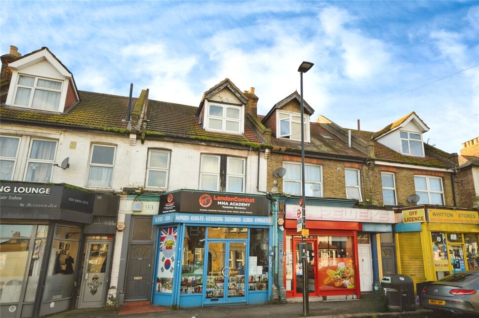 Main image of 2 bedroom  Flat for sale, Whitton Road, Hounslow, TW3