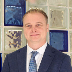 Tom Davies  Financial Consultant