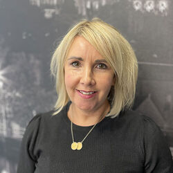 Karen Hollingsworth  Sales Negotiator 